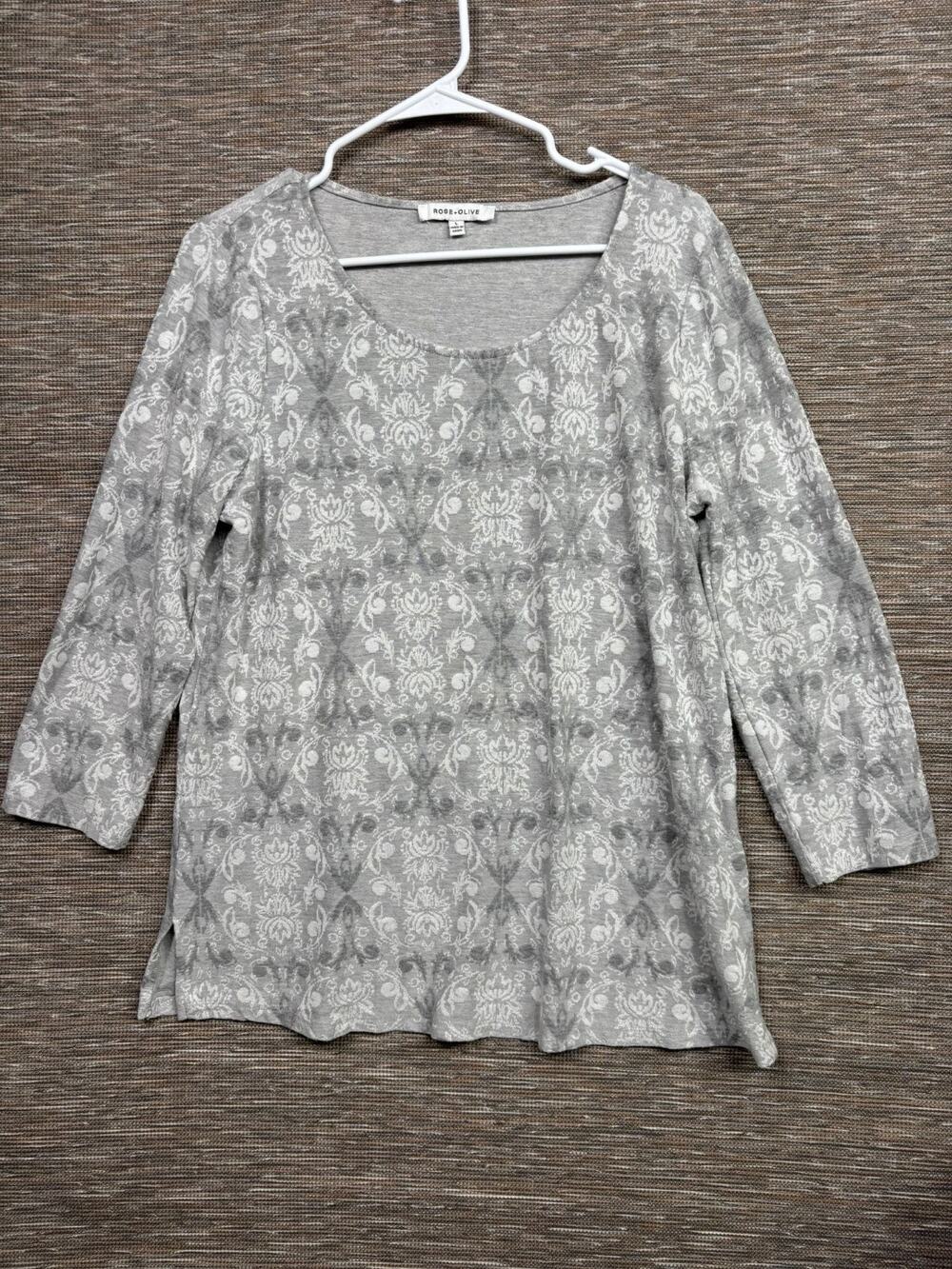 Rose + Olive Tunic Blouse Womens Size L Gray Scroll Print Textured Knit Pullover